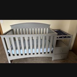 Baby/toddler Crib With Changing Table