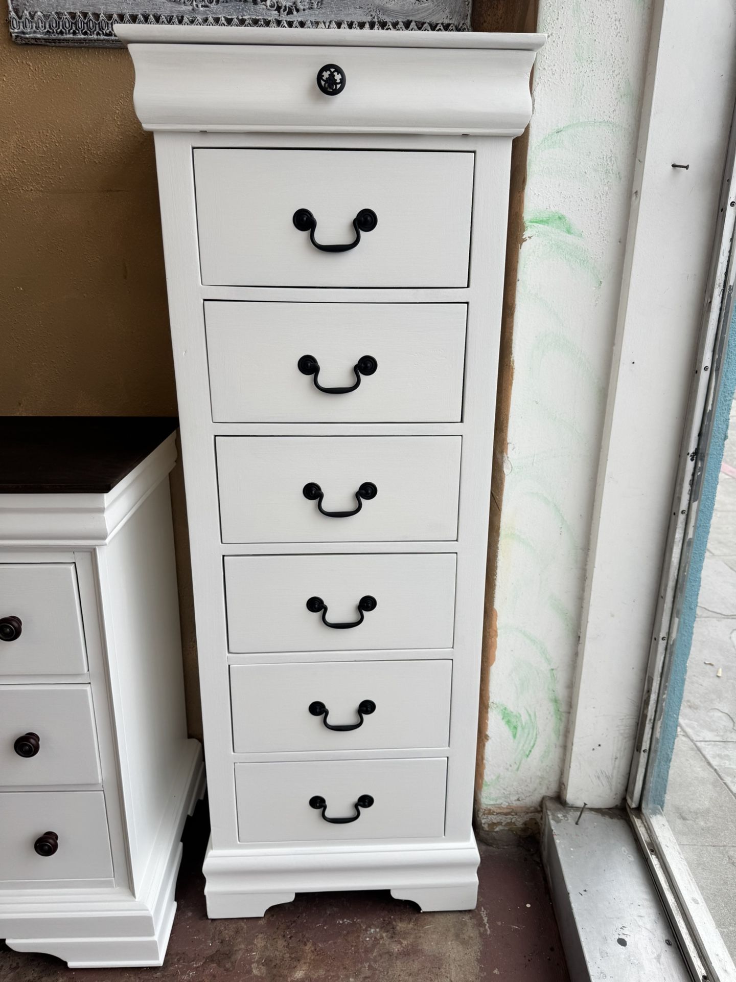 Beautiful 7 Drawer Dressser