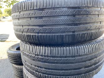 19” 2 used tires Michelin 235/55R19