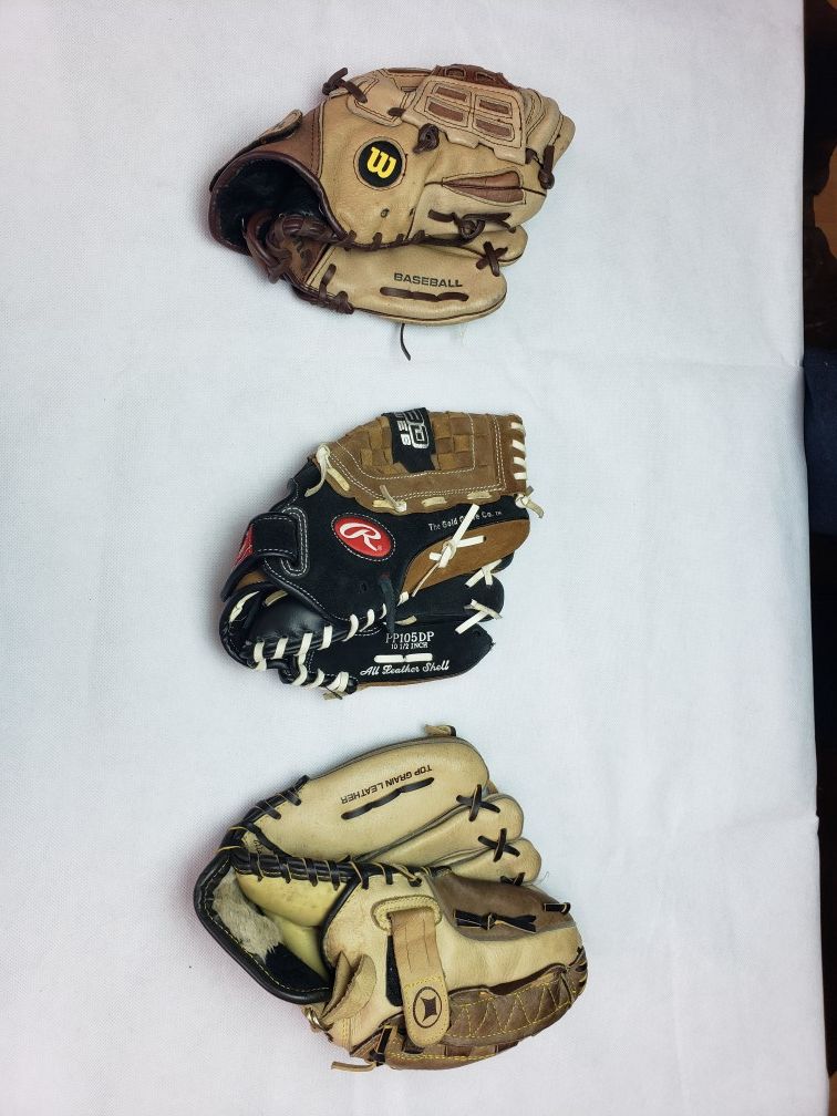 Baseball gloves