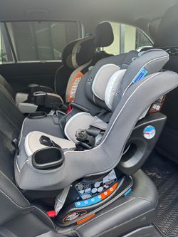 BRAND NEW Graco Extend2Fit 2-1 Convertible Car Seat