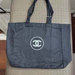 💯 New _ Authentic VIP CC  Beauty Tote