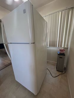 Kenmore fridge/refrigerator