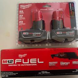 Milwaukee M12 Ratchet  And Batteries 