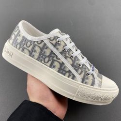 Clothes & Shoes 