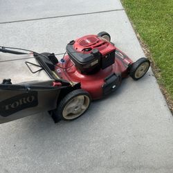 Self-propelled 21” Toro Lawnmower 