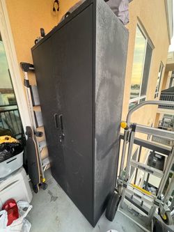 Storage cabinet