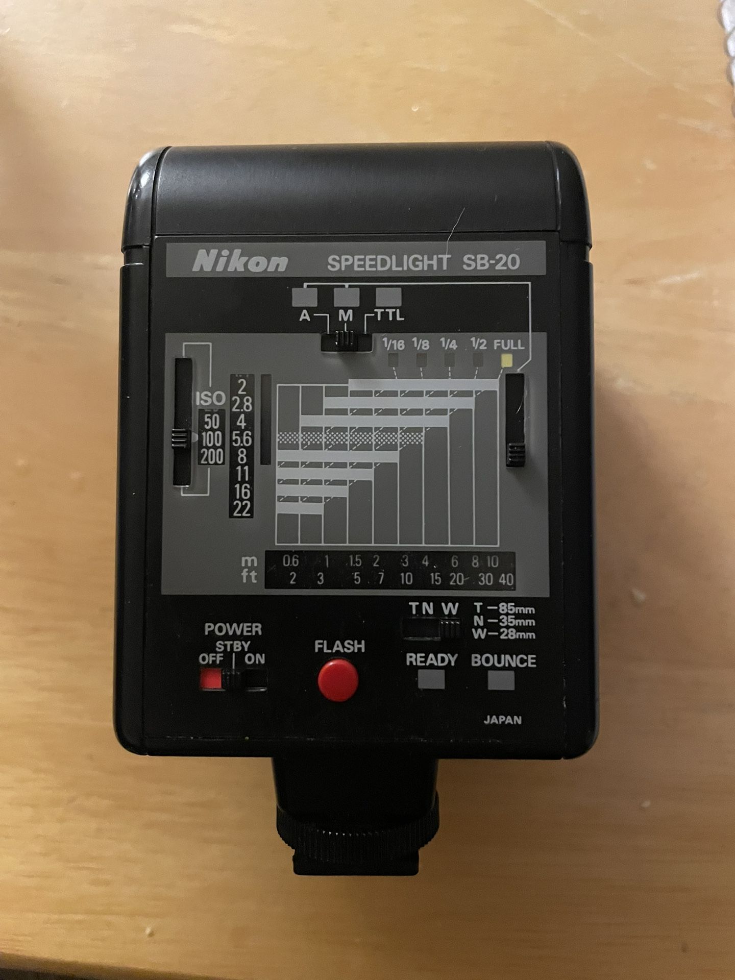 Looks Brand New, No Damage Nikon speed light SB –20