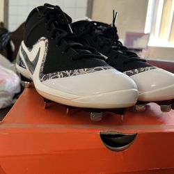Nike Force Zoom Trout 4 Size 9 Cleats