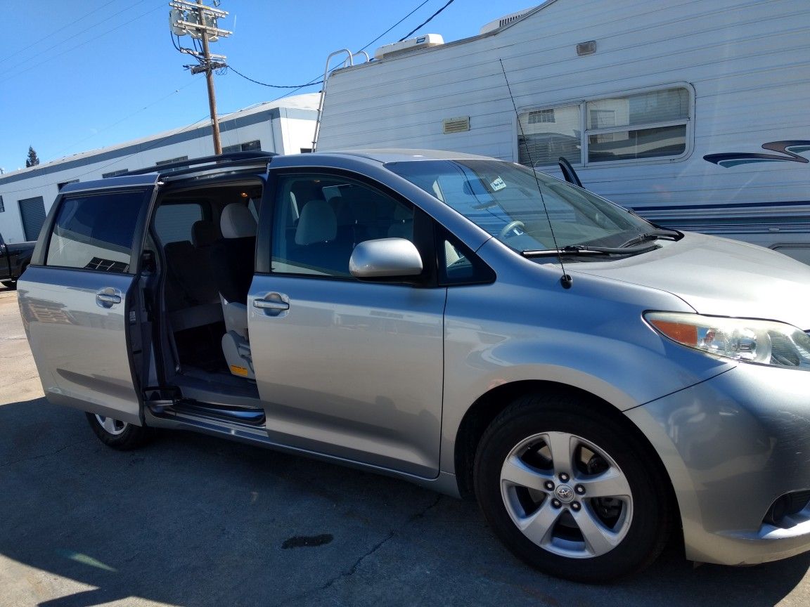 2011 Toyota Sienna