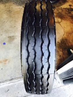 COMMERCIAL TRUCK TIRES (285/75R24.5)