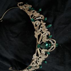 Fashionable Tiara $10
