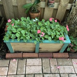 BEAUTIFUL CUSTOM MADE WOOD PLANTER WITH FLOWERS