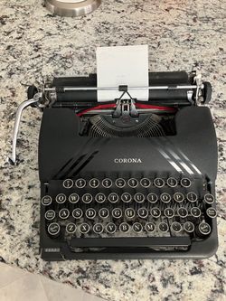 Vintage 1940s Smith & Corona Typewriter