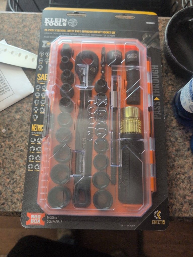 Klein  28 Piece Essential Knect Pass Through Impact Socket Set