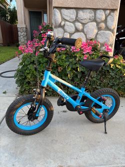 Kids 12 inch balance bike with pedals included