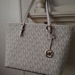 Brand New MK Jet Set Handbag!