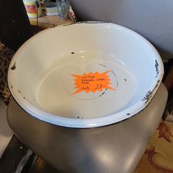 Large  Vintage Enamel Wash Tub