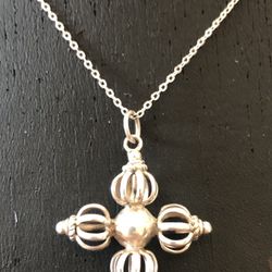 Beautiful Vintage Sterling Silver Pendant On 20” Sterling Chain Necklace 