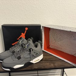 Jordan 4’s Cool Greys