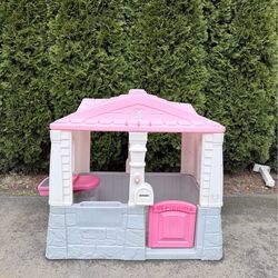 Kids playhouse