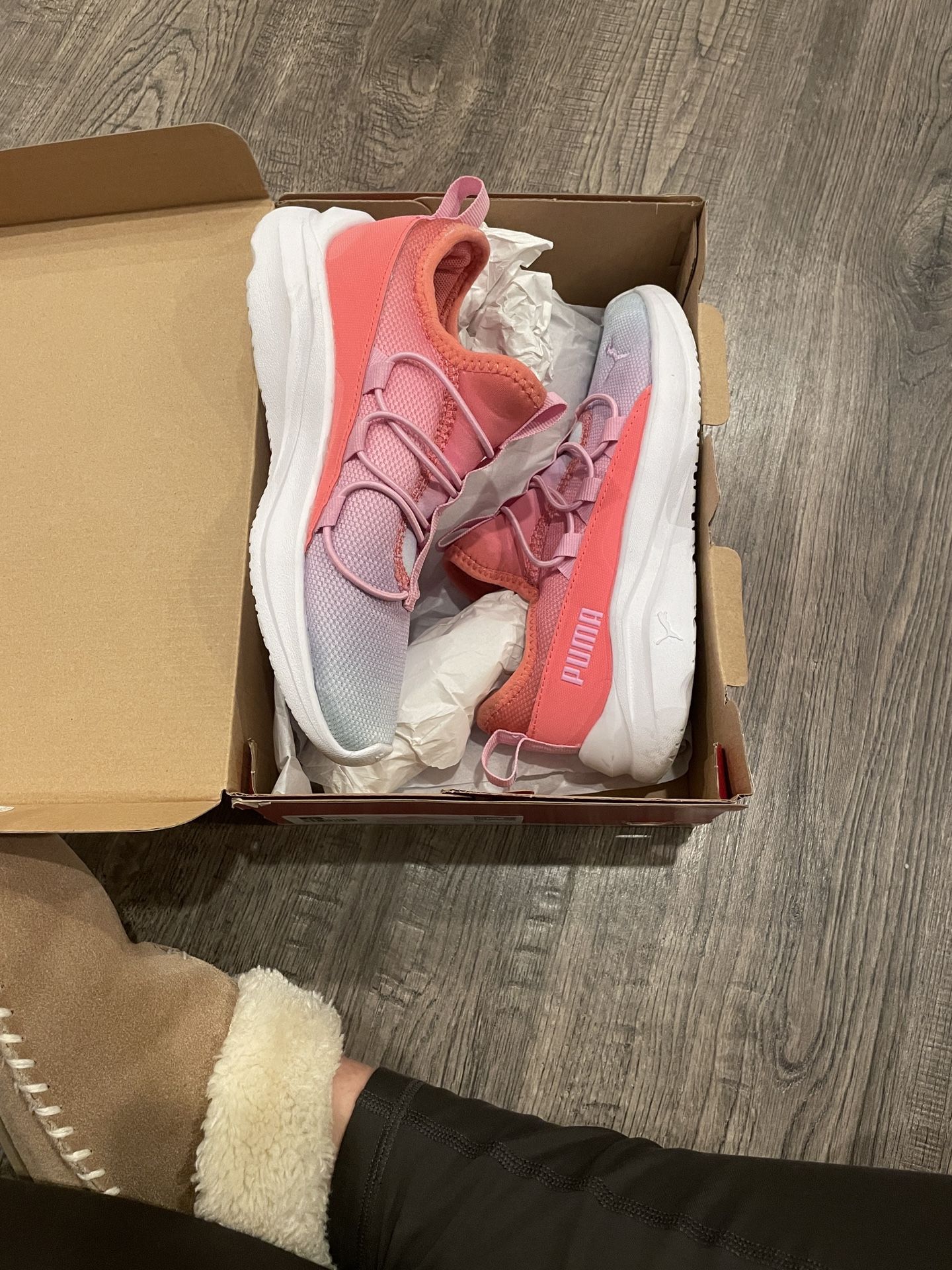 Puma Girls Size 2 Sneakers
