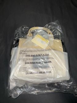 THE TOTE BAG