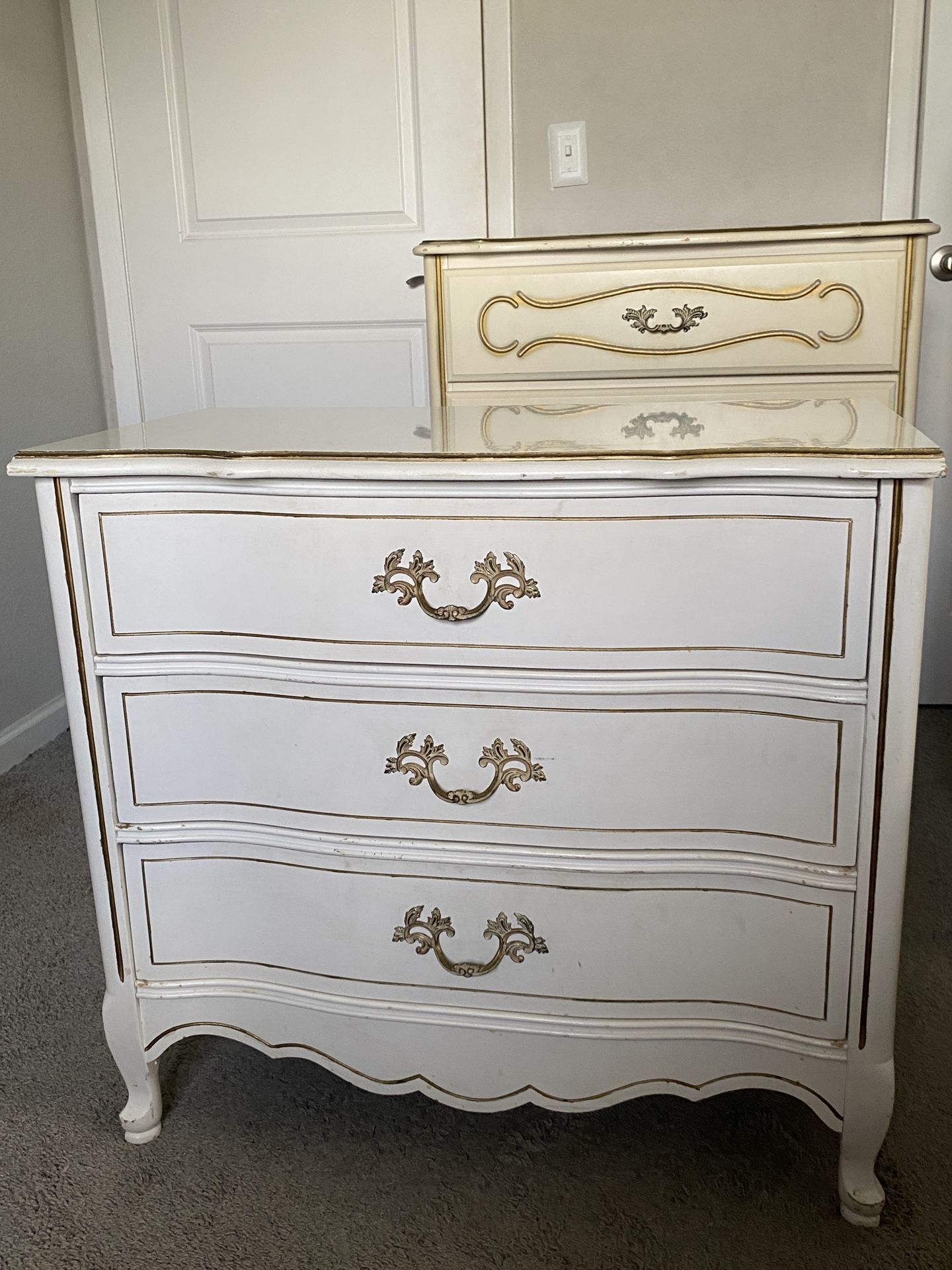 Bassett Vintage Cottage Core Wooden Chest of Drawers Cream Gold Edged