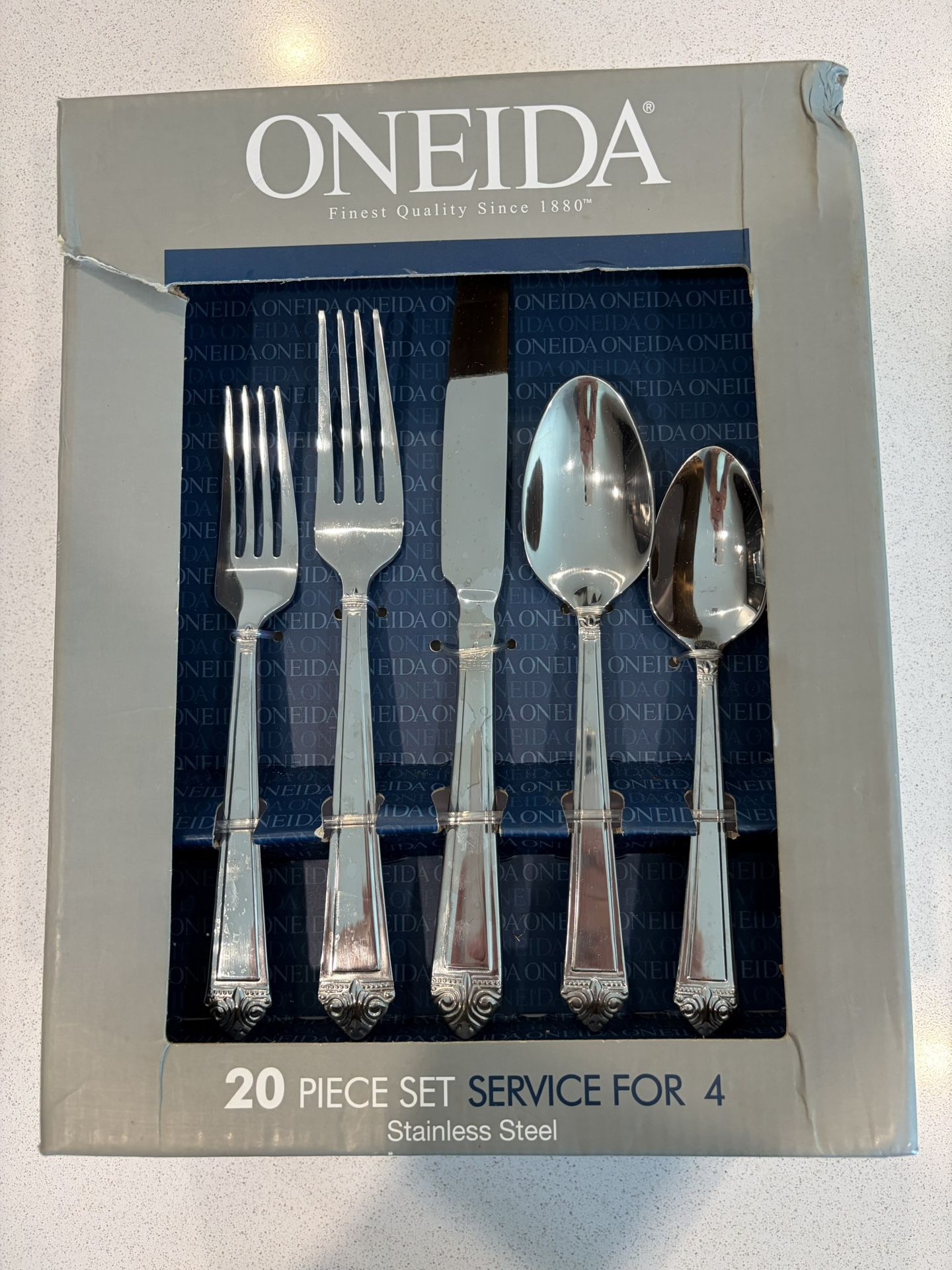 Oneida 20-Piece Dinnerware Set – Service for 4 for Sale in St. Cloud ...