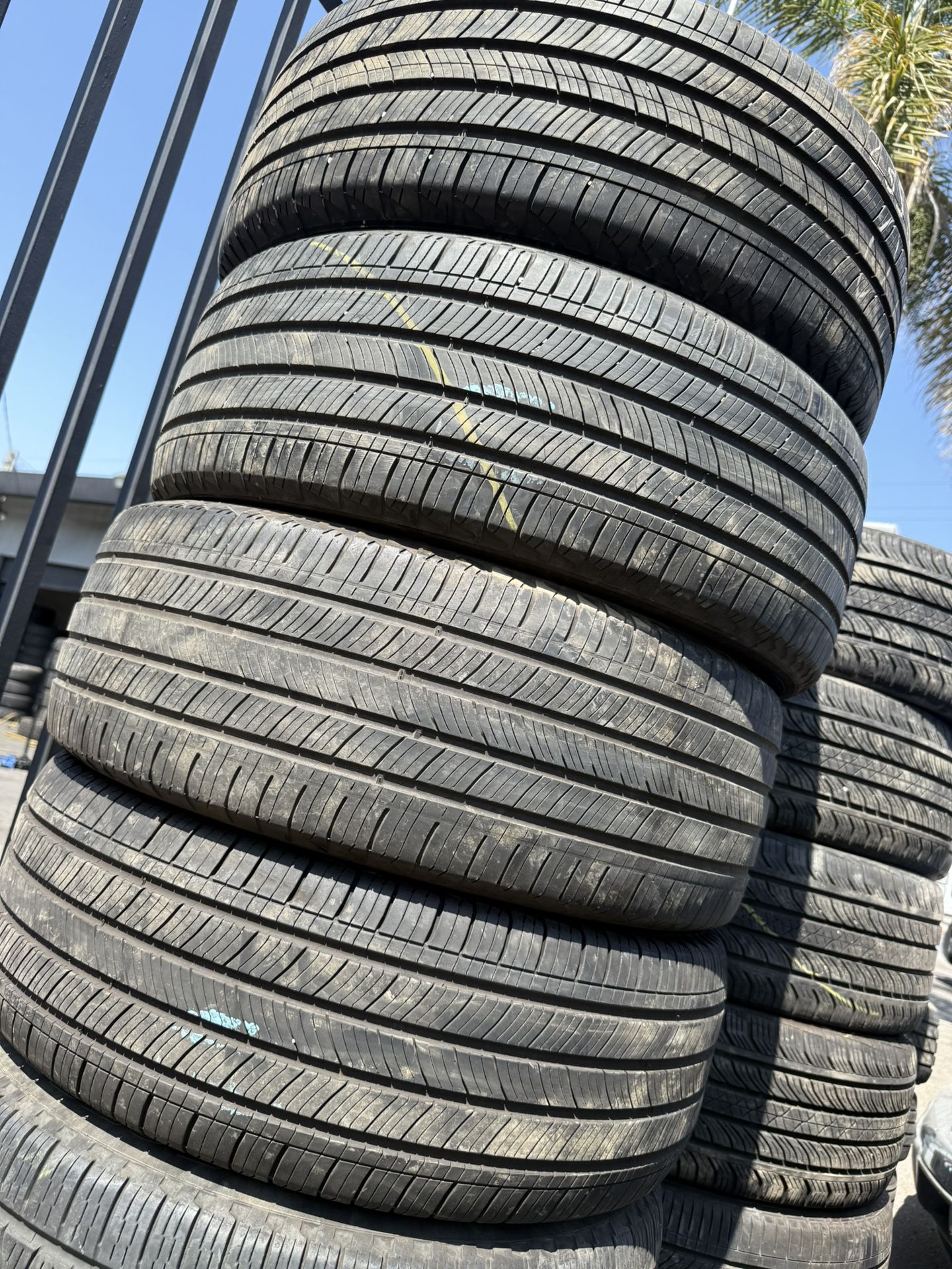 Vendo Set De Llantas 235/55/R19 Isntaladas Y Balmecdas Las 4 Por $170