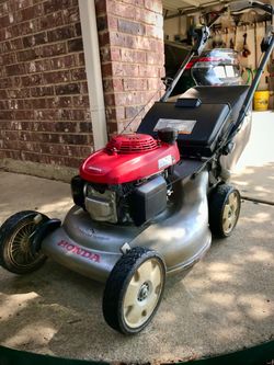 Self propelled HONDA Lawnmower