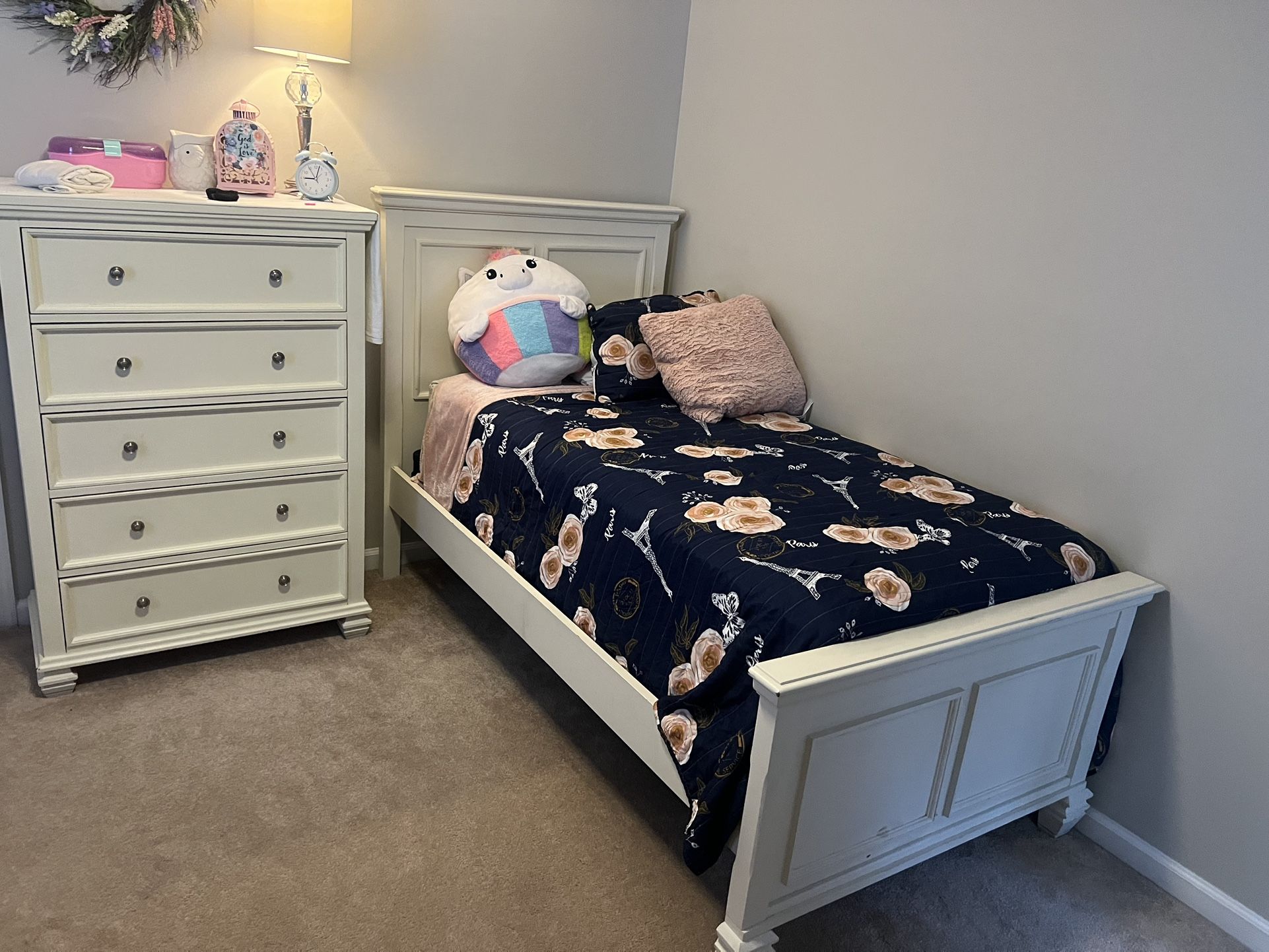 Girls Complete Bedroom Set With 2 Twins Bed And Tall Dresser