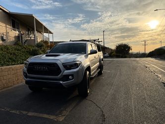 Toyota Tacoma TRD 4x4, 6-speed manual transmission