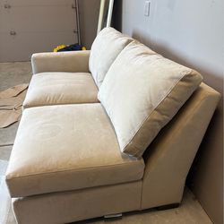 Selling like new couch