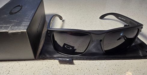 Oakley Holbrook Sunglasses Matte Black / Gray Polarized NEW