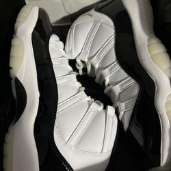 New Jordan 11 Gratitude Concord Size 6.5Y
