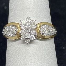DIAMOND RING IN 14K GOLD - SIZE: 6 and 25 DIAMONDS
