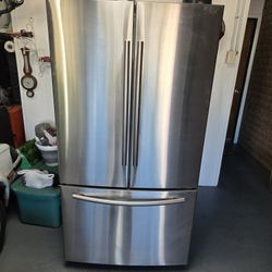 23 Cubit Feet Samsung Refrigerator 