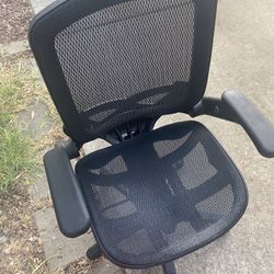 Black Swivel Office Chair-USED
