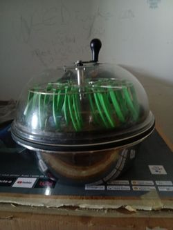 Cannabis bud trimmer