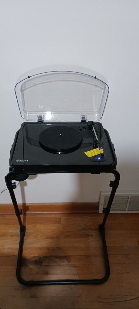 Like New ION Bluetooth Turntable