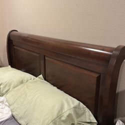 ISO Queen Nice Sleigh Bed With Storage 
