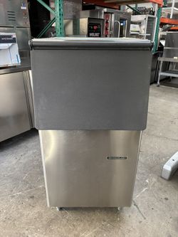 Hoshizaki B-300SF Stainless Steel Insulated Ice Storage Bin NSF Commercial Restaurant Space Saver 22” Wide 300LB Capacity Like New 