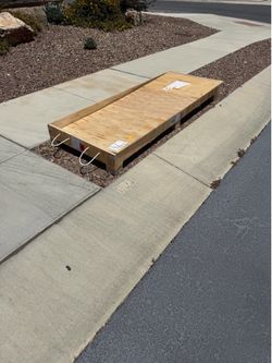 Free packing crate made of plywood