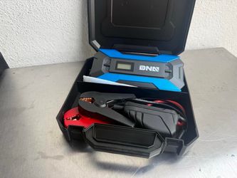 12V, 1500A portable car battery jump starter and power bank with a 15000mAh capacity. It is designed to jump-start engines up to 7.0L Gas and 5.5L die