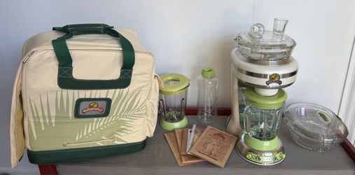 Margaritaville Frozen Concoction Maker Mixer/Blender with built in ice reservoir and travel bag  DM1000 Series with extras!
