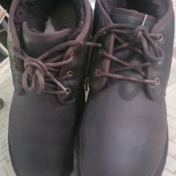 Ugg Size 11 For Men Material Leather 