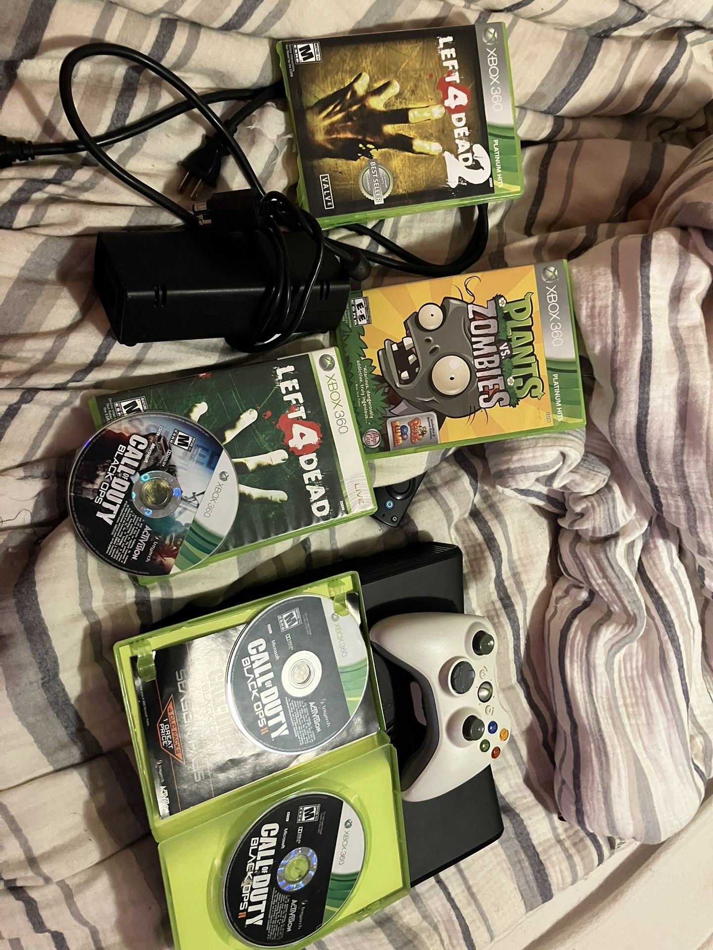 Xbox 360 Like New All Reset Comes With Games And A Controller All Games Are There And Comes With A Hard Drive