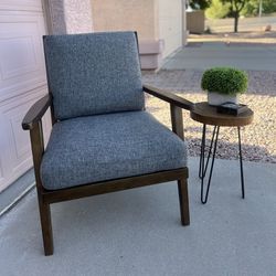 High Quality Modern Mid Century Style Chair - Ashley Furniture 