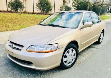 2000 Honda Accord : Leather : LOW MILES : NO issues : Great tires